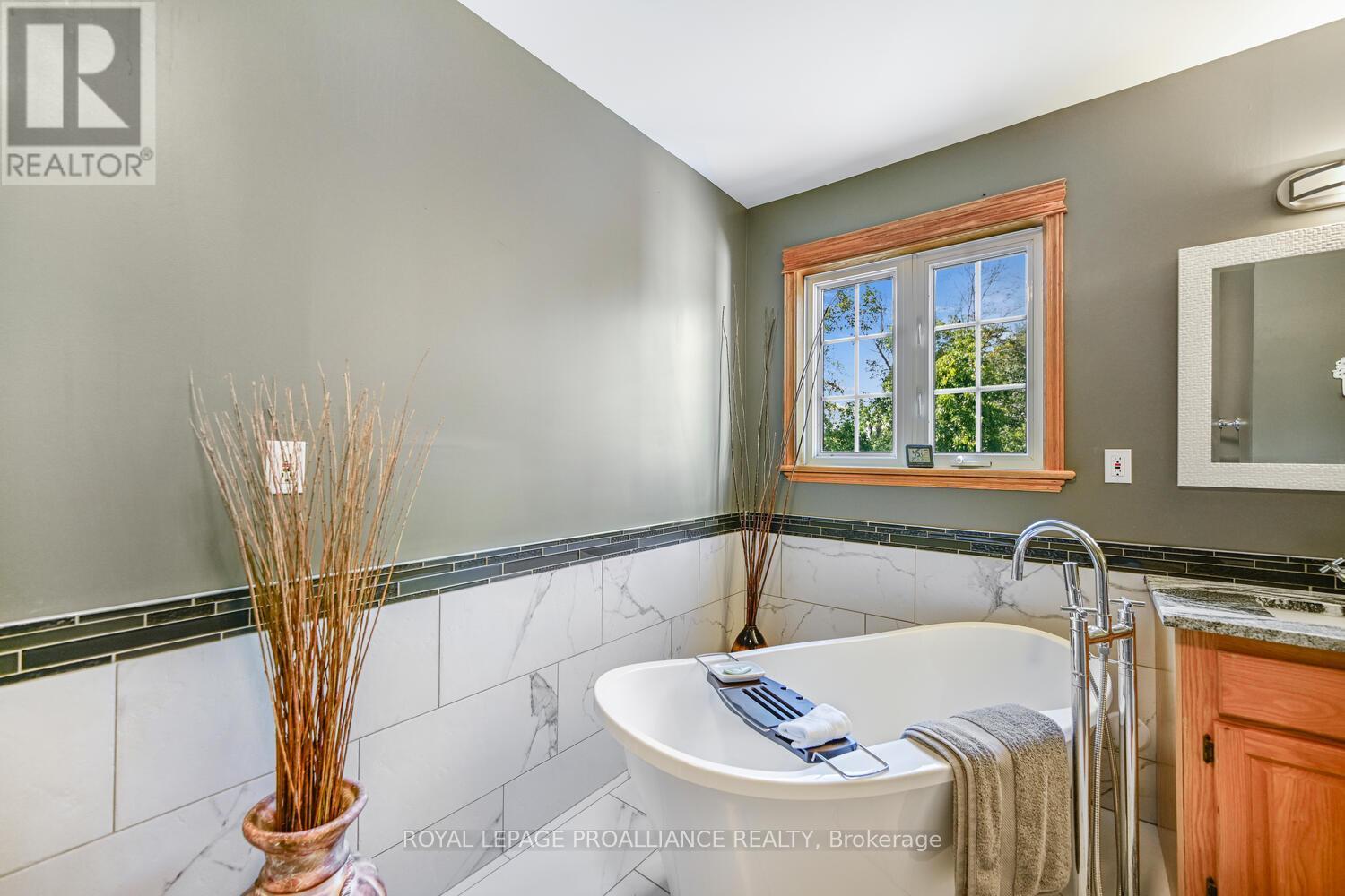 












3560/3562 WEIR ROAD

,
Edwardsburgh/Cardinal,




Ontario
K0E1X0

