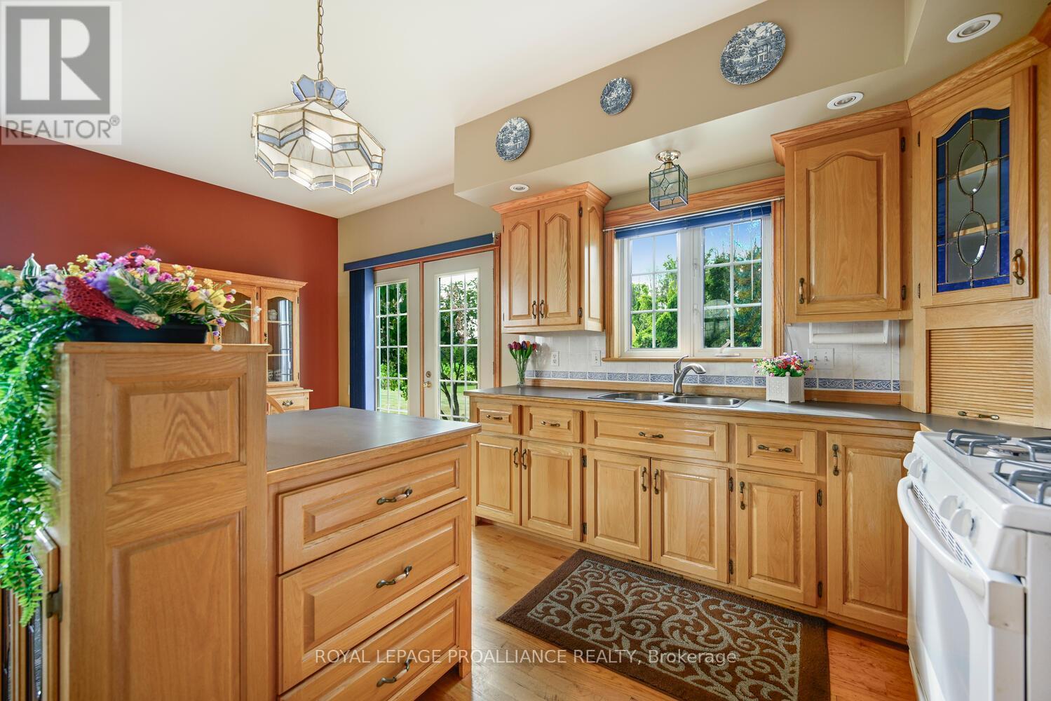 












3560/3562 WEIR ROAD

,
Edwardsburgh/Cardinal,




Ontario
K0E1X0

