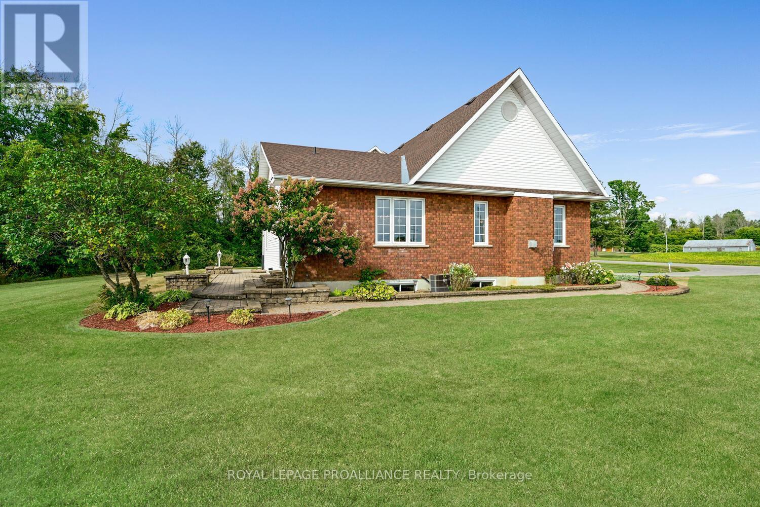 












3560/3562 WEIR ROAD

,
Edwardsburgh/Cardinal,




Ontario
K0E1X0

