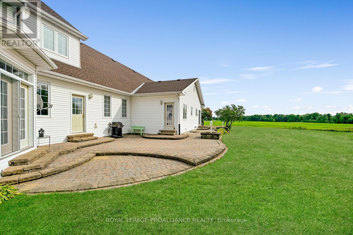 












3560/3562 WEIR ROAD

,
Edwardsburgh/Cardinal,




Ontario
K0E1X0


