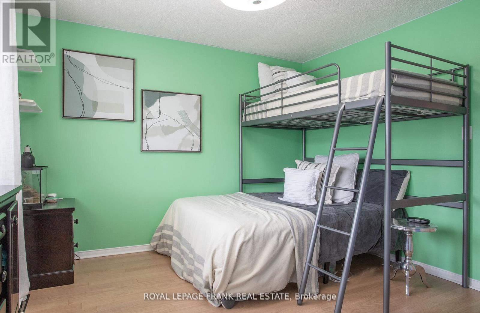 












22 WINDHAM CRESCENT

,
Clarington (Courtice),




Ontario
L1E1Y7

