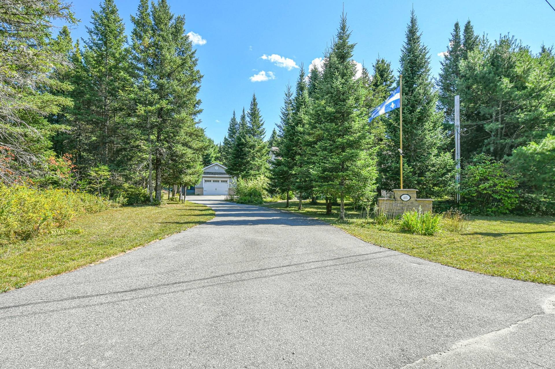 









465


Rue des Lilas

,
Sainte-Adèle,




QC
J8B0A1

