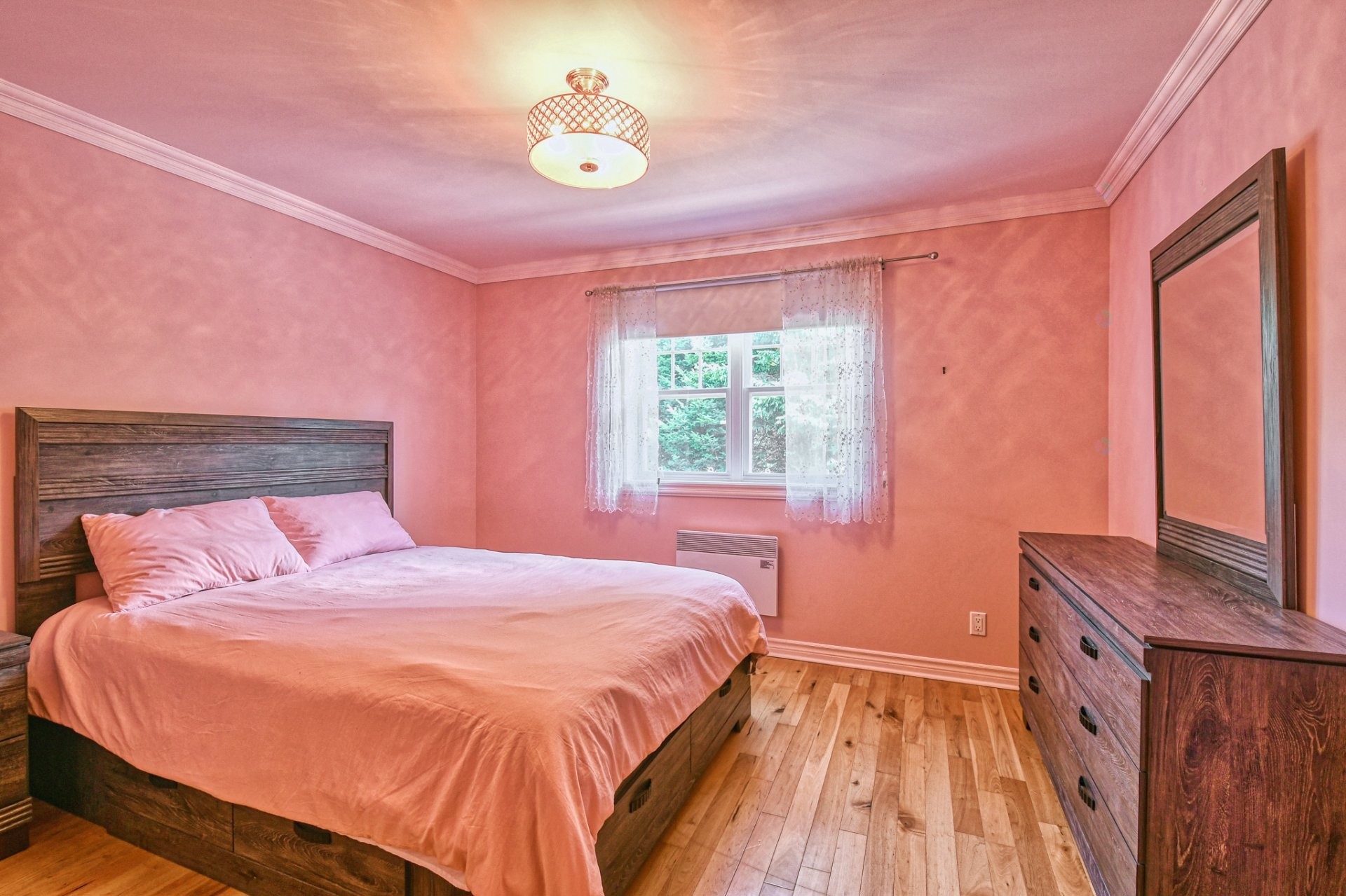 









465


Rue des Lilas

,
Sainte-Adèle,




QC
J8B0A1

