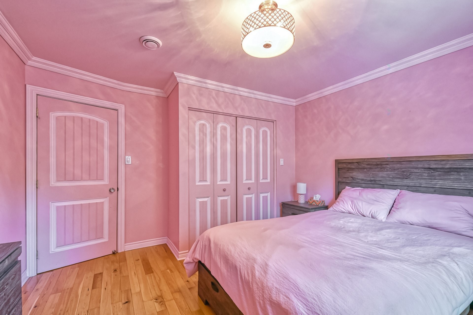 









465


Rue des Lilas

,
Sainte-Adèle,




QC
J8B0A1

