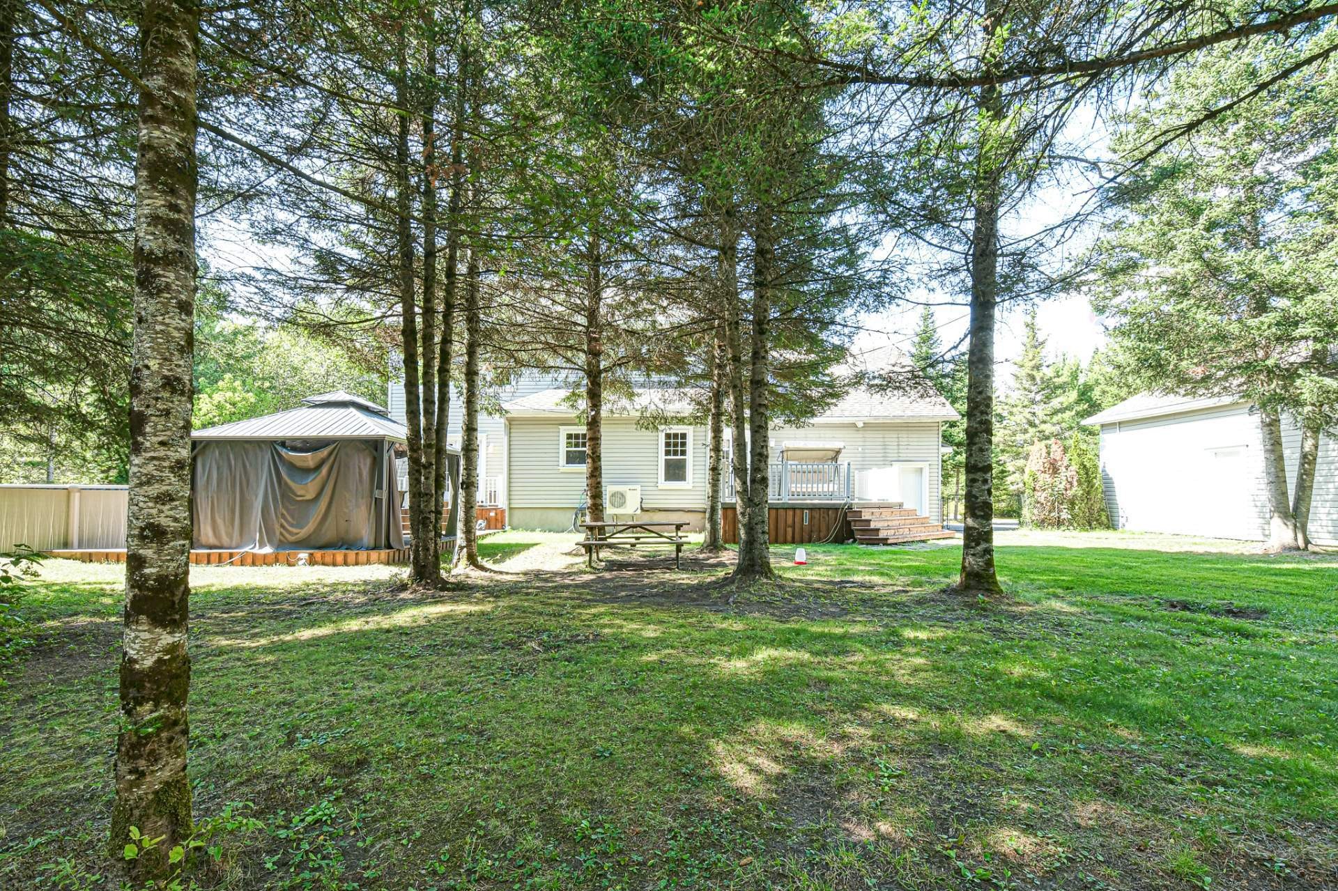 









465


Rue des Lilas

,
Sainte-Adèle,




QC
J8B0A1

