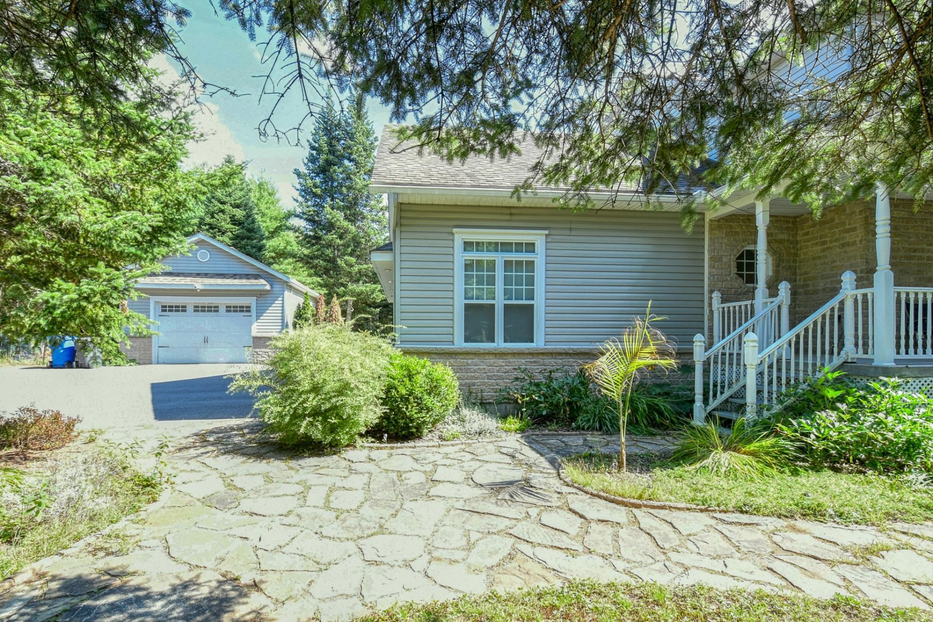 









465


Rue des Lilas

,
Sainte-Adèle,




QC
J8B0A1

