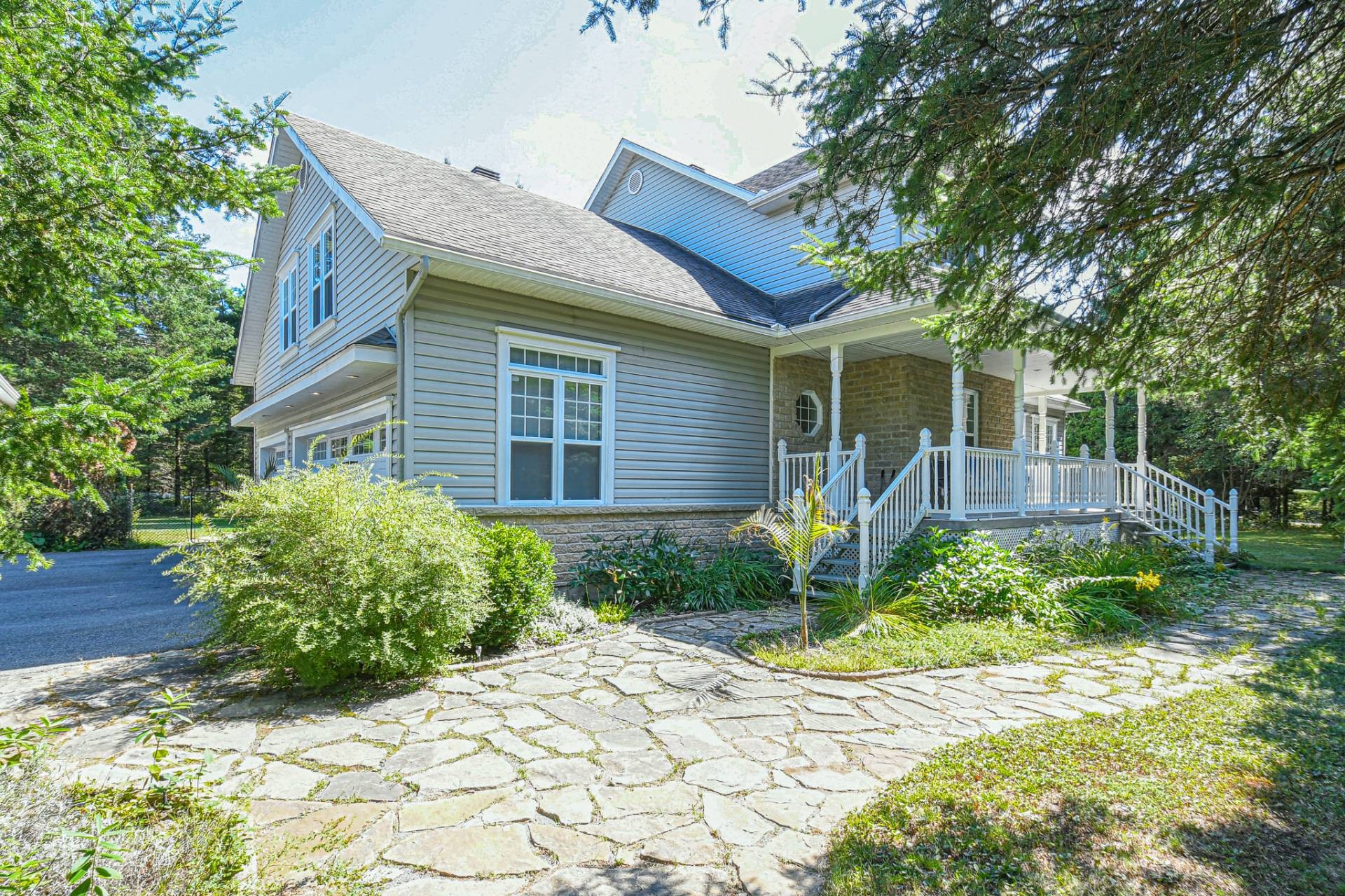 









465


Rue des Lilas

,
Sainte-Adèle,




QC
J8B0A1

