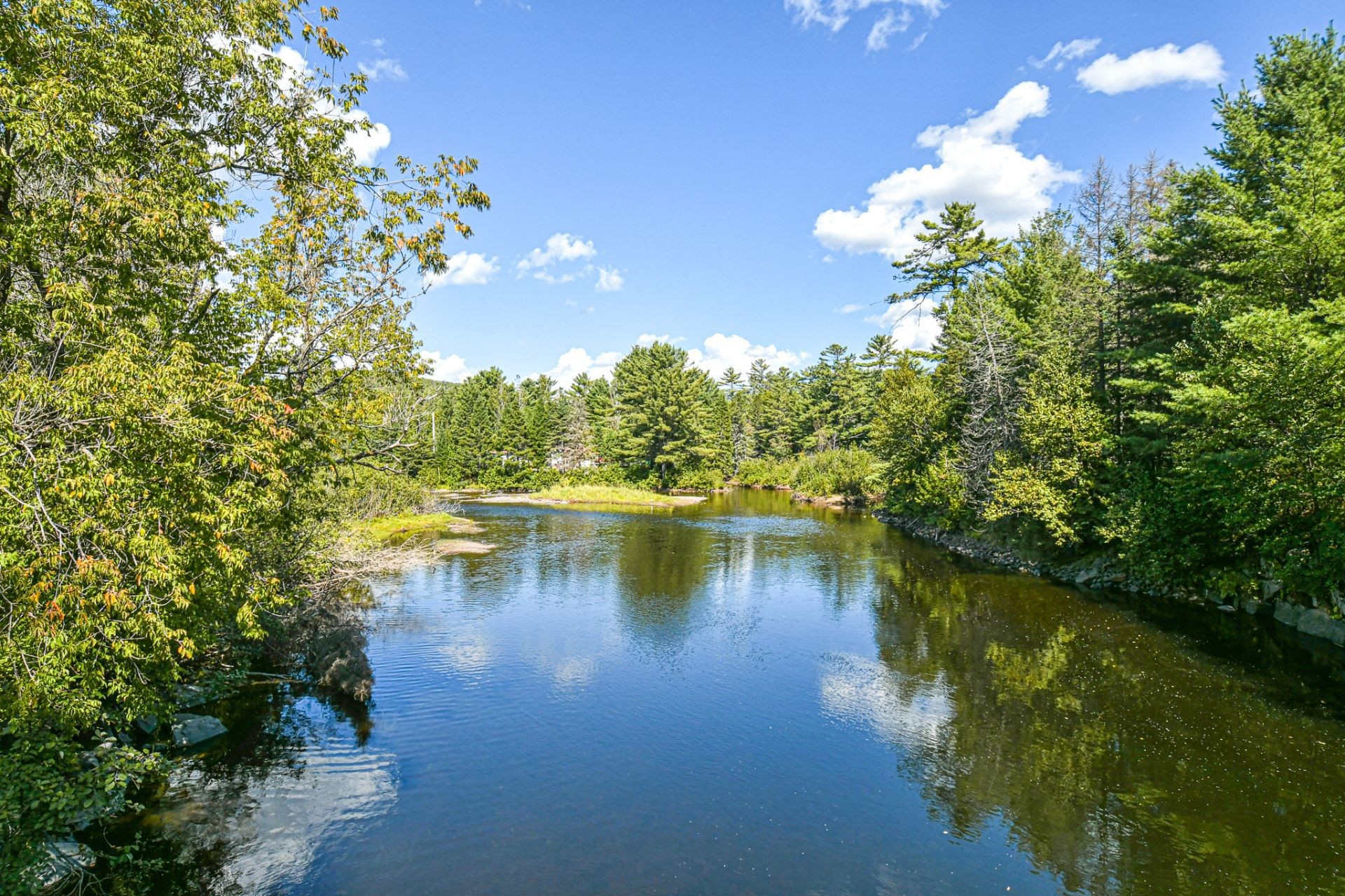 









465


Rue des Lilas

,
Sainte-Adèle,




QC
J8B0A1

