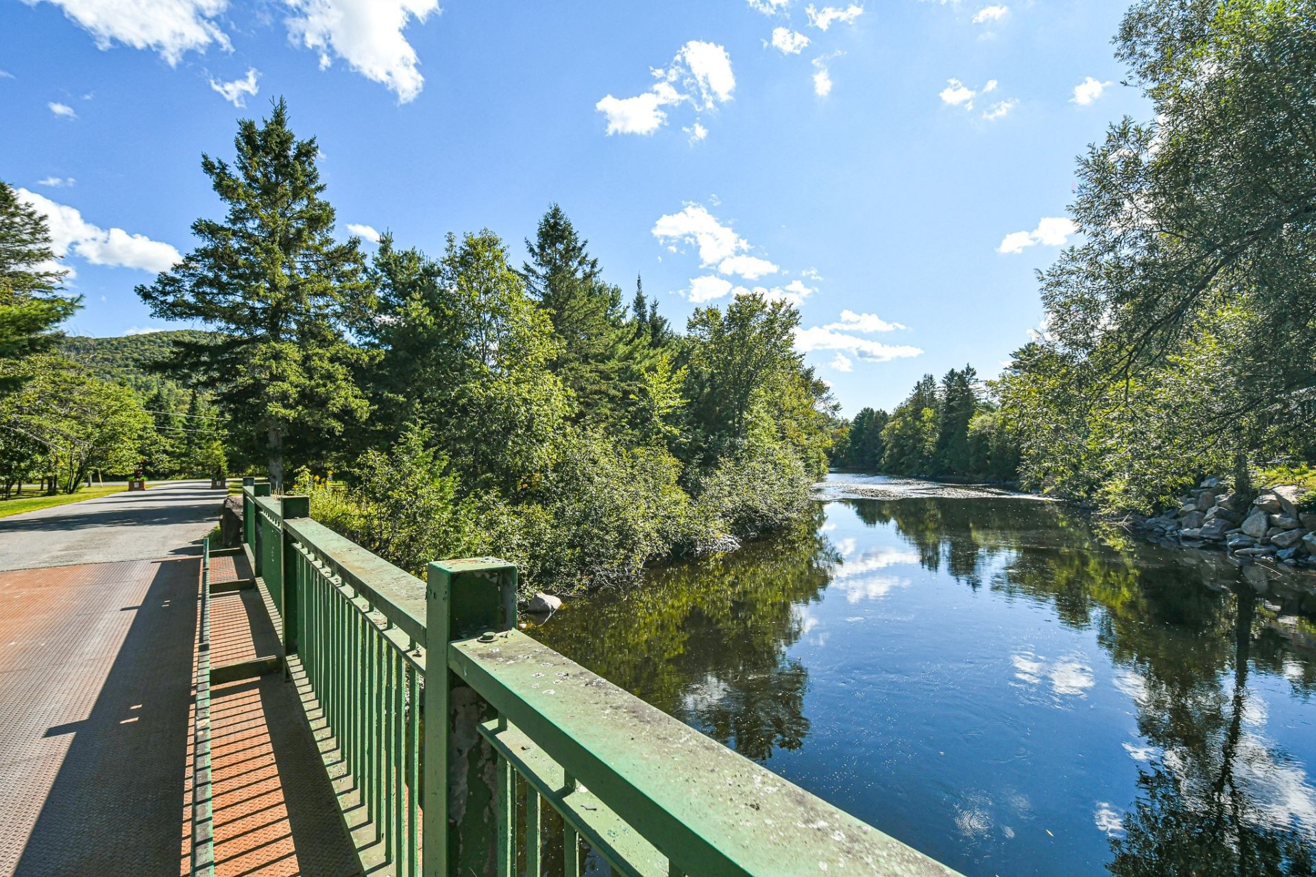 









465


Rue des Lilas

,
Sainte-Adèle,




QC
J8B0A1

