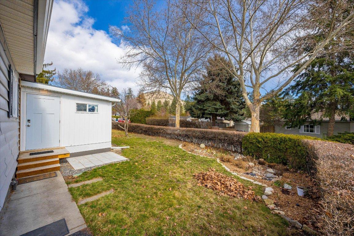 









2001


97

Highway, 27,
West Kelowna,




BC
V1Z 3M9

