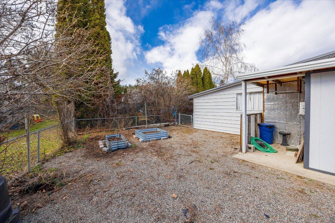 









2001


97

Highway, 27,
West Kelowna,




BC
V1Z 3M9

