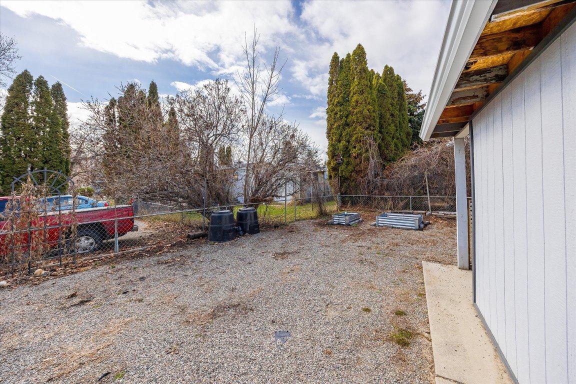 









2001


97

Highway, 27,
West Kelowna,




BC
V1Z 3M9

