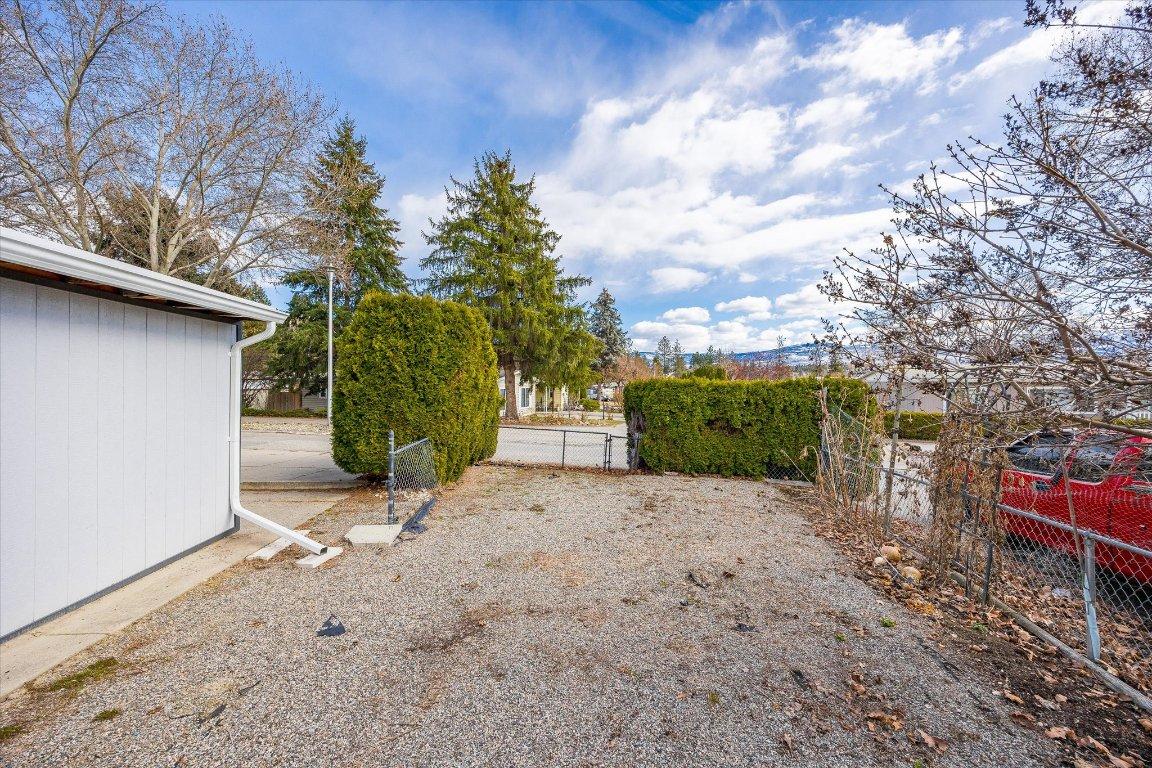 









2001


97

Highway, 27,
West Kelowna,




BC
V1Z 3M9


