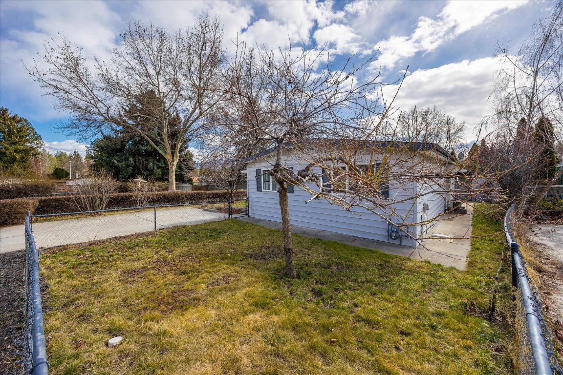 









2001


97

Highway, 27,
West Kelowna,




BC
V1Z 3M9

