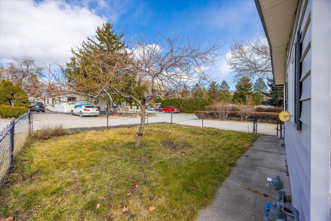 









2001


97

Highway, 27,
West Kelowna,




BC
V1Z 3M9

