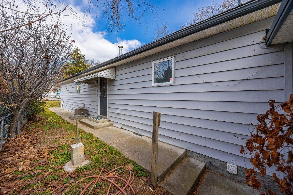 









2001


97

Highway, 27,
West Kelowna,




BC
V1Z 3M9

