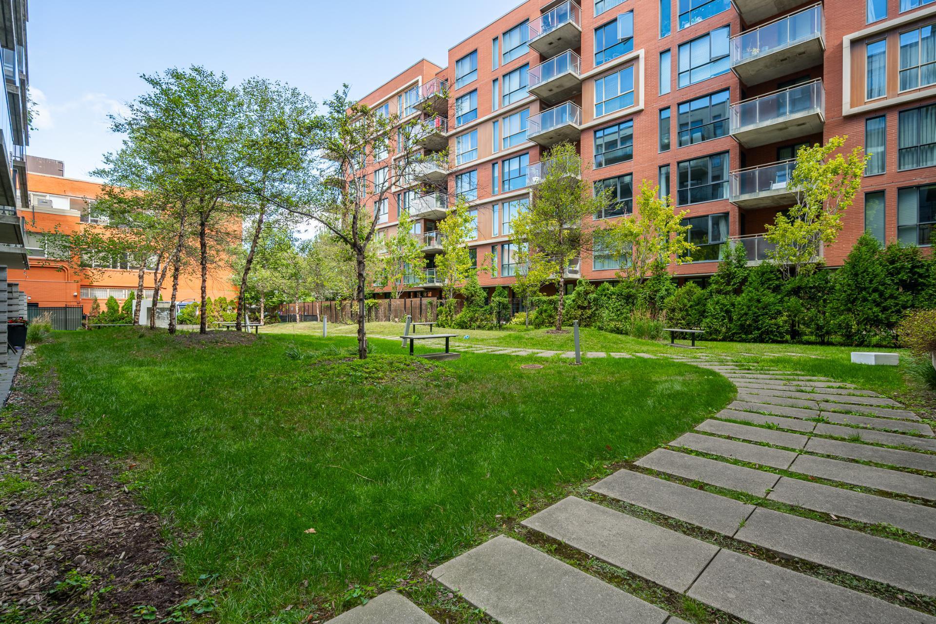 









2335


Ch. Manella

, 706,
Mont-Royal,




QC
H4P0B3

