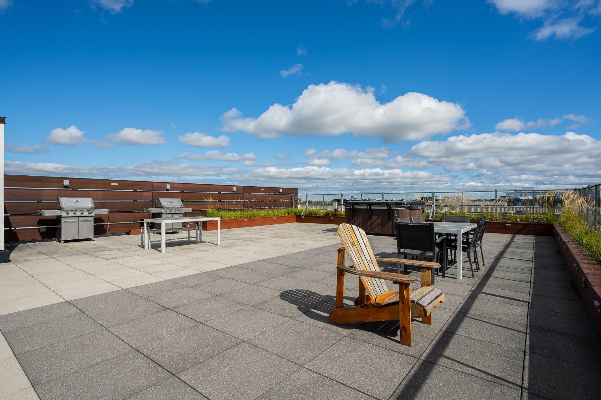 









2335


Ch. Manella

, 706,
Mont-Royal,




QC
H4P0B3

