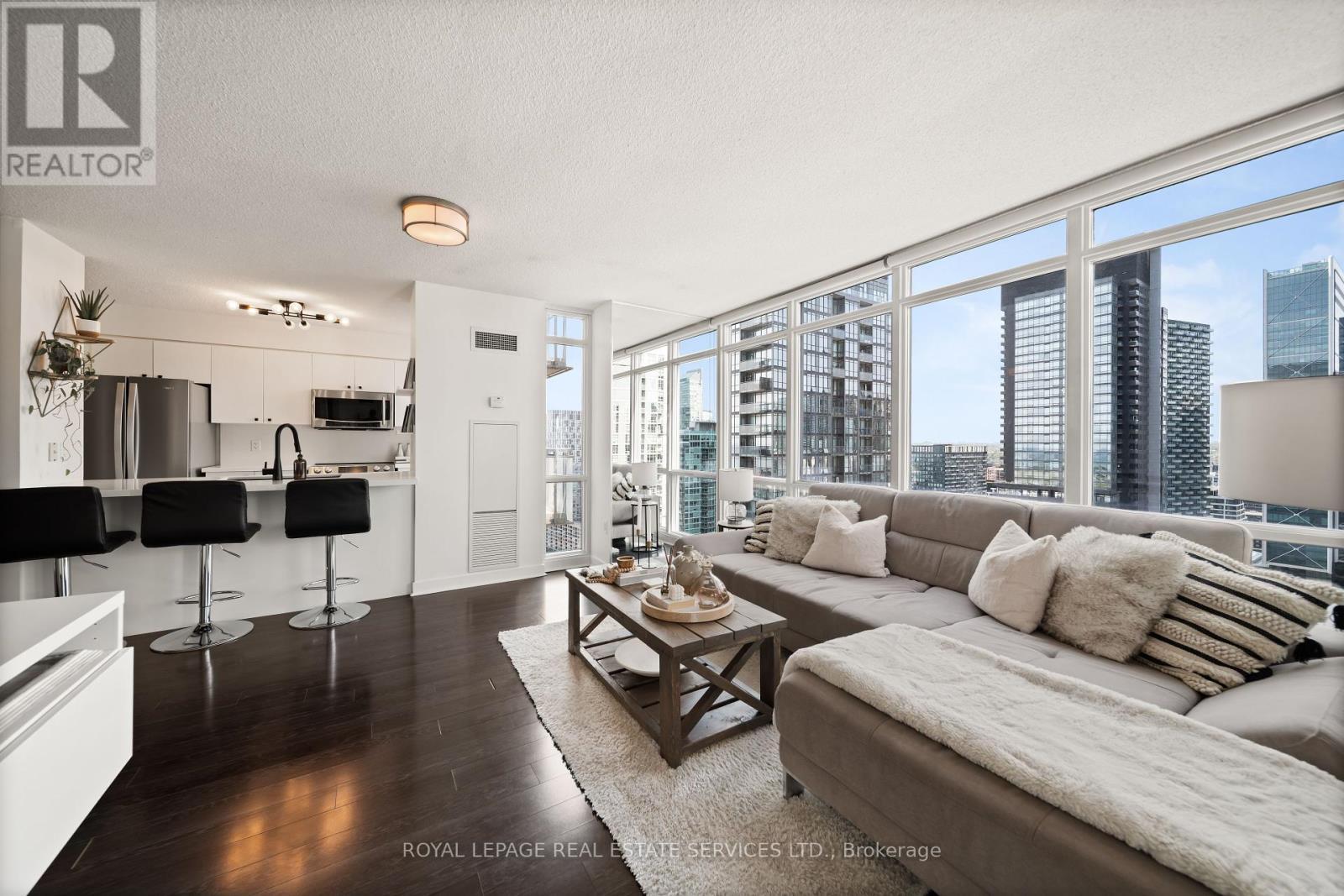 












3906 - 11 BRUNEL COURT

,
Toronto,




Ontario
M5V3Y3


