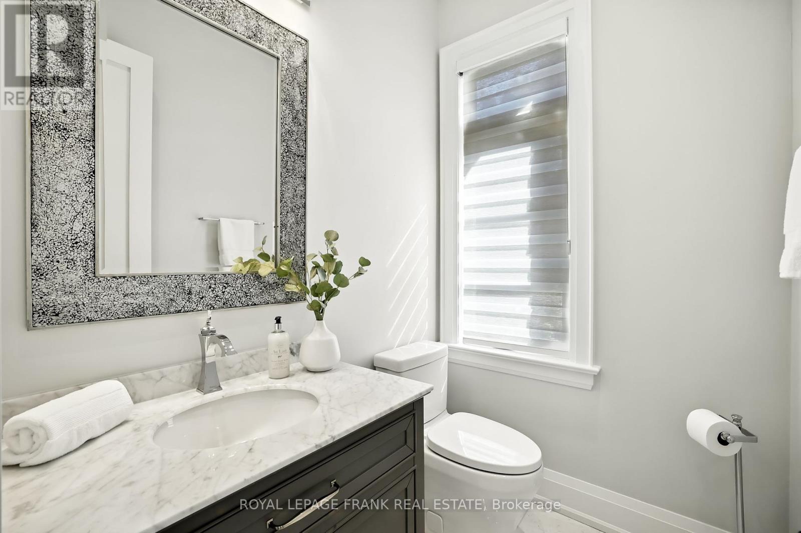 












52 WOOTTEN WAY N

,
Markham (Markham Village),




Ontario
L3P2Y4

