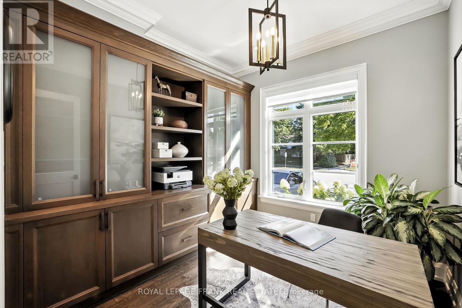 












52 WOOTTEN WAY N

,
Markham (Markham Village),




Ontario
L3P2Y4

