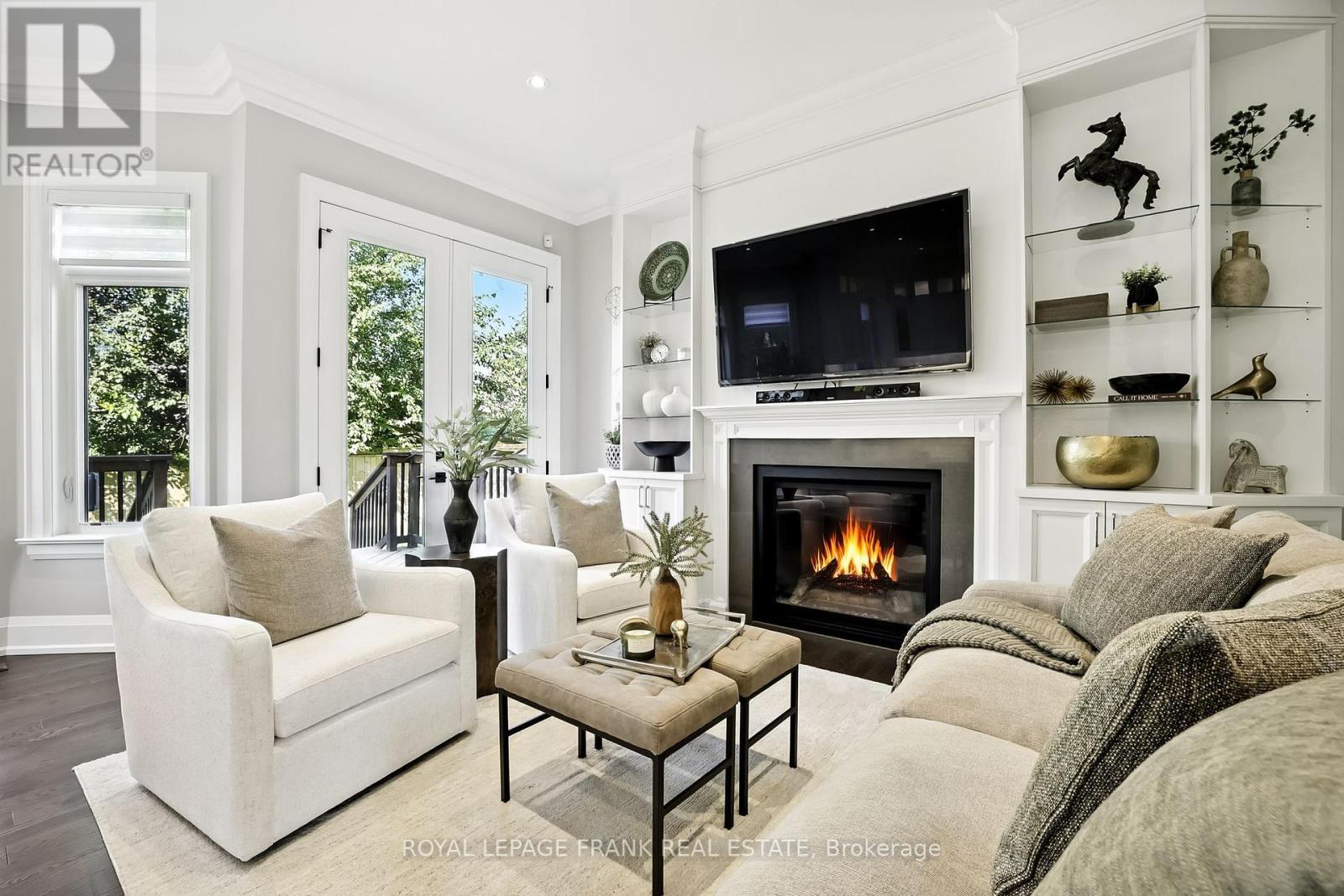 












52 WOOTTEN WAY N

,
Markham (Markham Village),




Ontario
L3P2Y4

