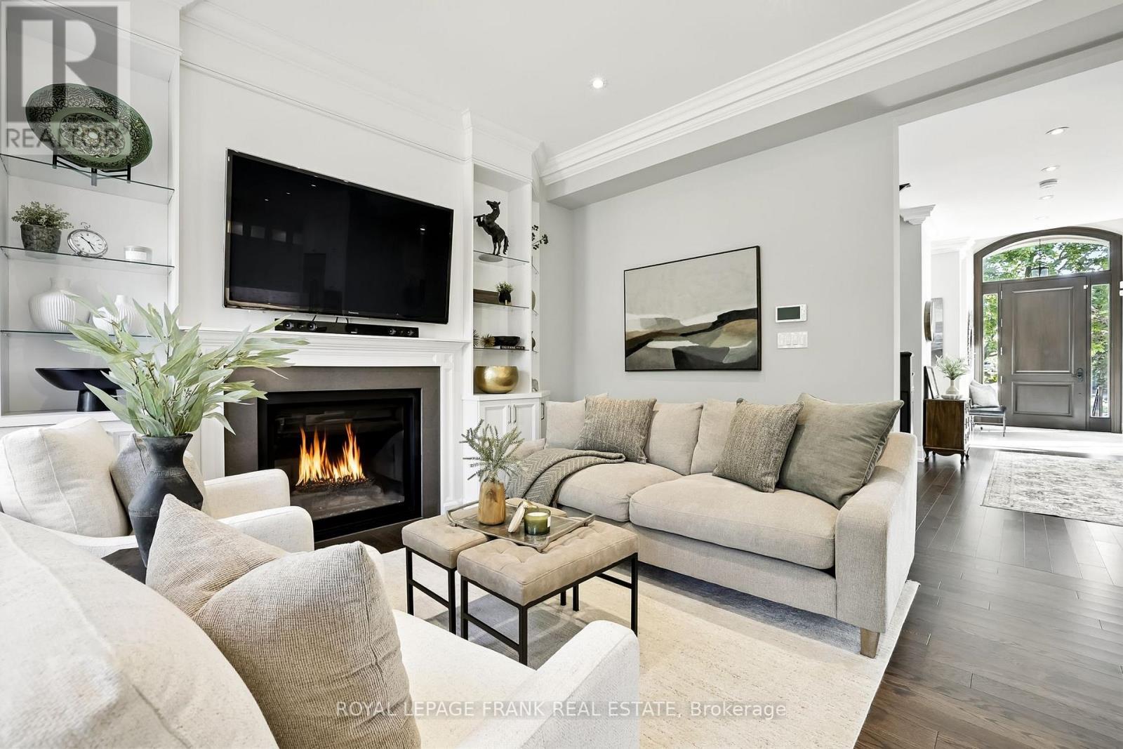 












52 WOOTTEN WAY N

,
Markham (Markham Village),




Ontario
L3P2Y4

