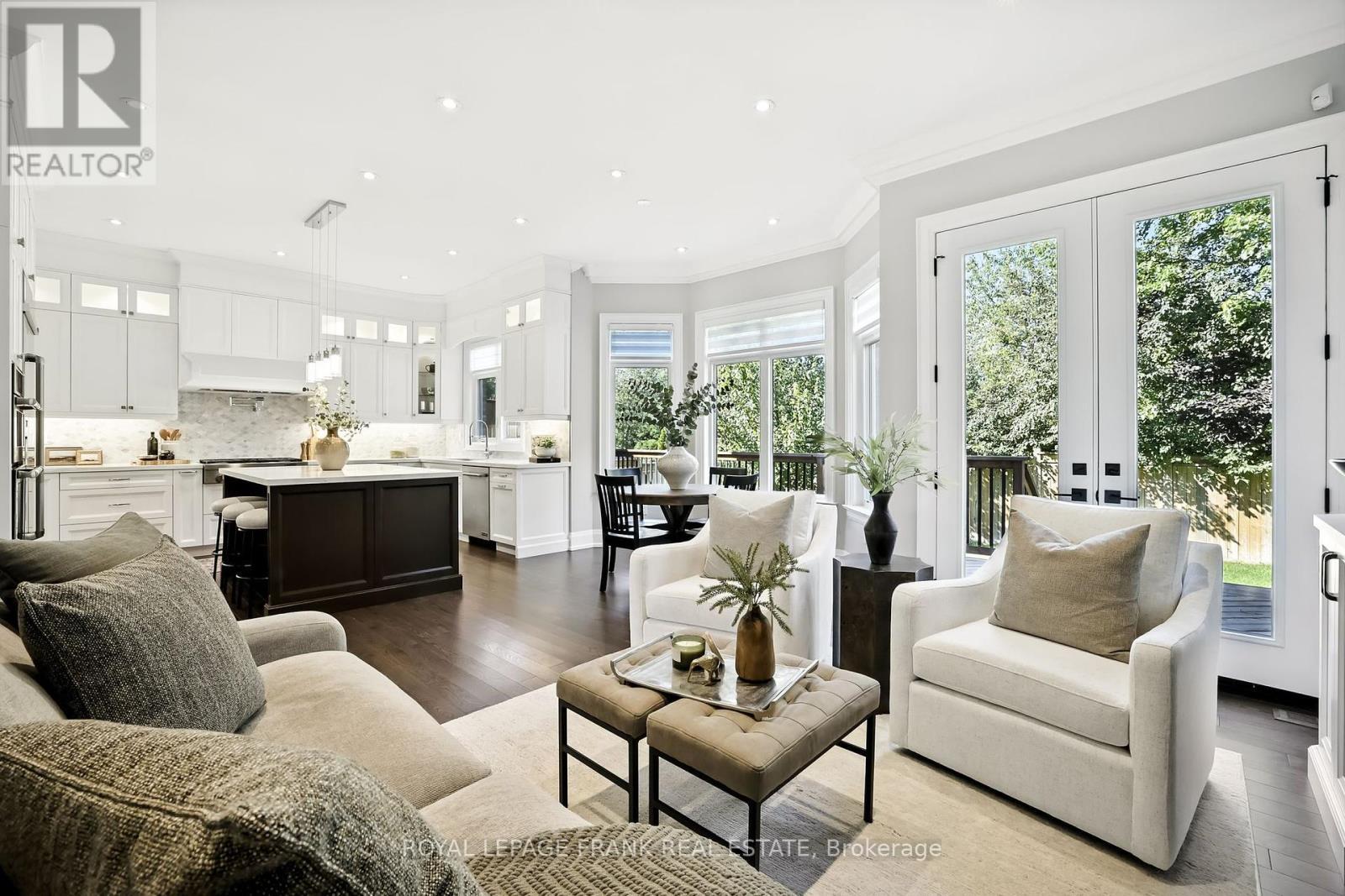 












52 WOOTTEN WAY N

,
Markham (Markham Village),




Ontario
L3P2Y4

