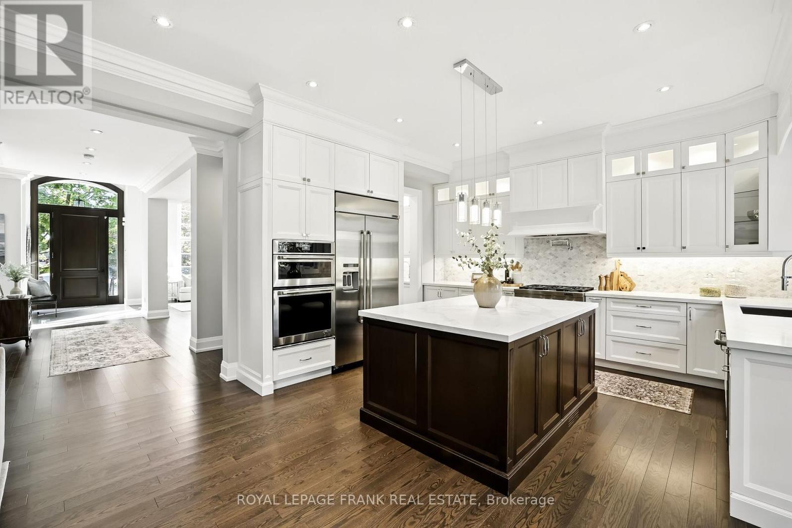 












52 WOOTTEN WAY N

,
Markham (Markham Village),




Ontario
L3P2Y4

