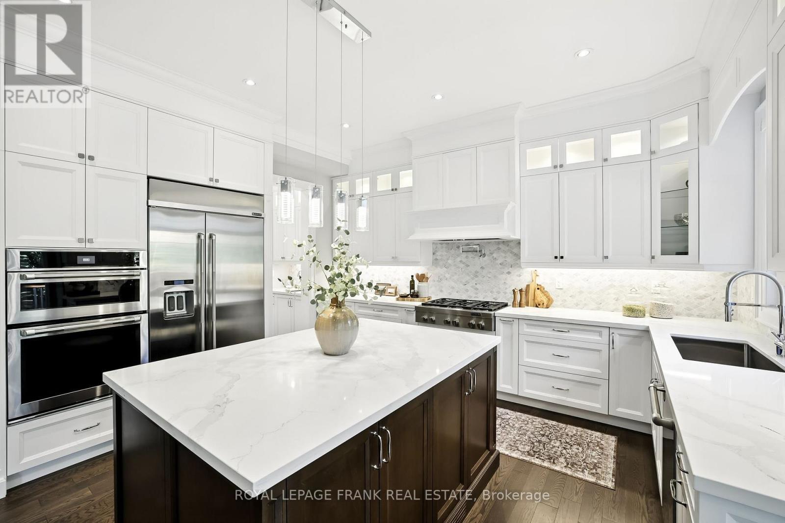 












52 WOOTTEN WAY N

,
Markham (Markham Village),




Ontario
L3P2Y4

