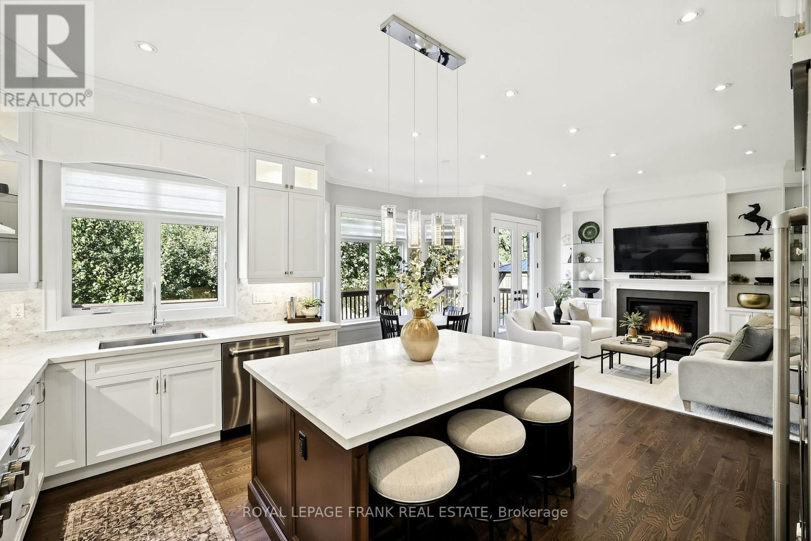 












52 WOOTTEN WAY N

,
Markham (Markham Village),




Ontario
L3P2Y4

