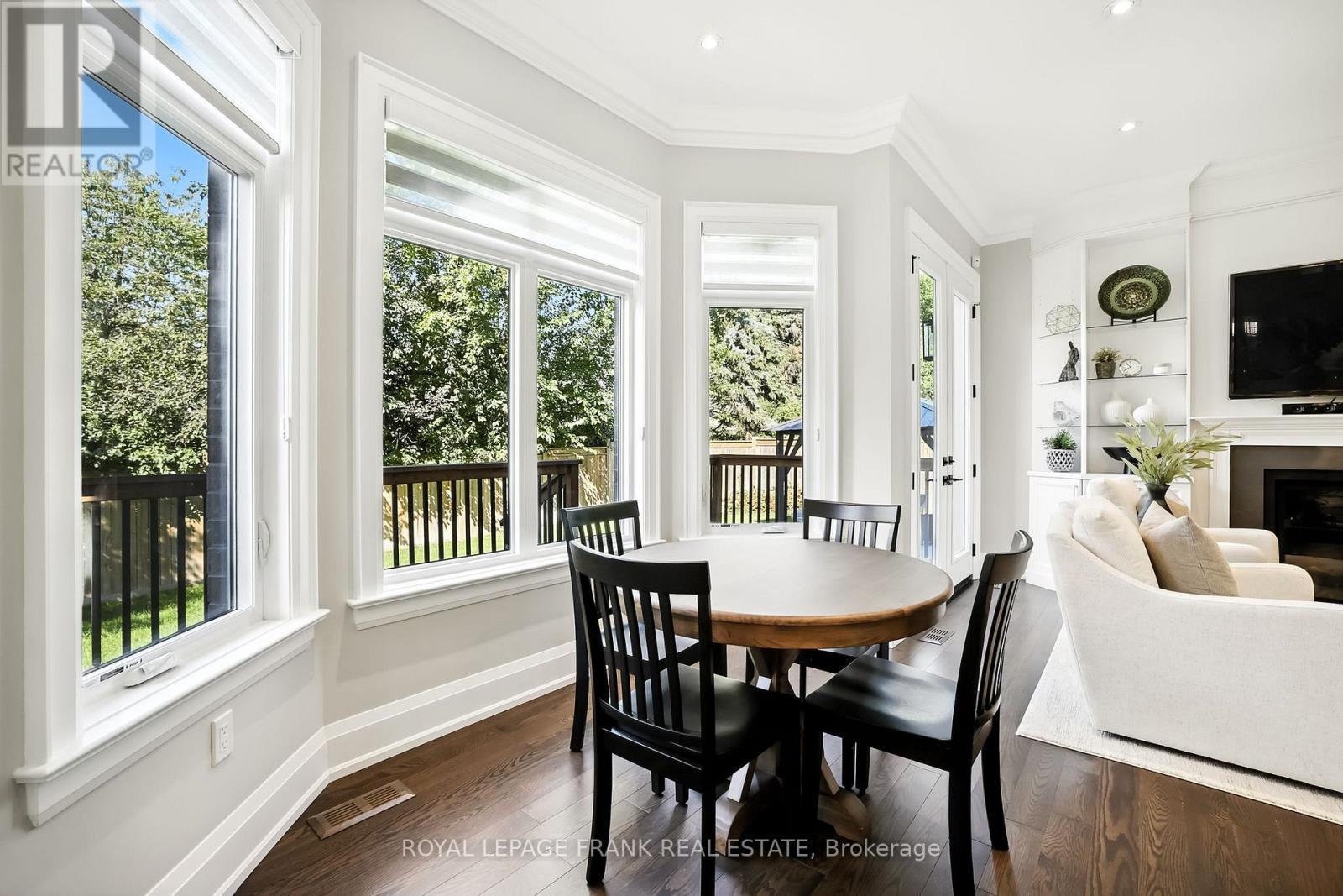 












52 WOOTTEN WAY N

,
Markham (Markham Village),




Ontario
L3P2Y4

