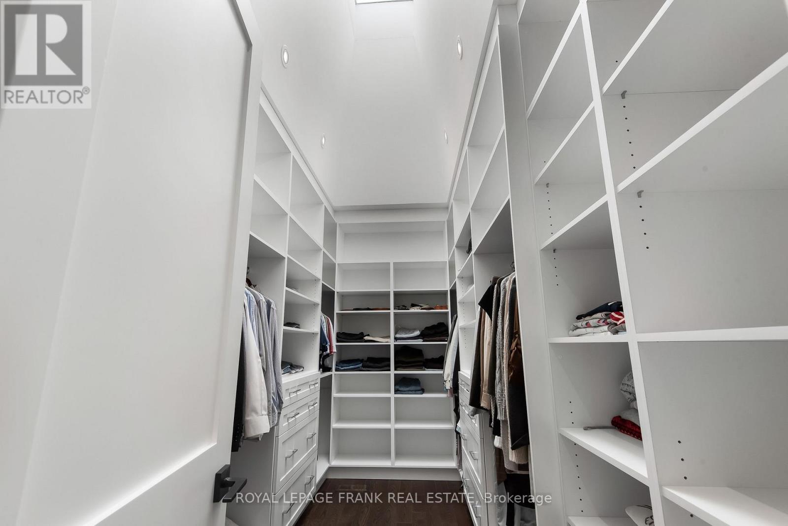 












52 WOOTTEN WAY N

,
Markham (Markham Village),




Ontario
L3P2Y4

