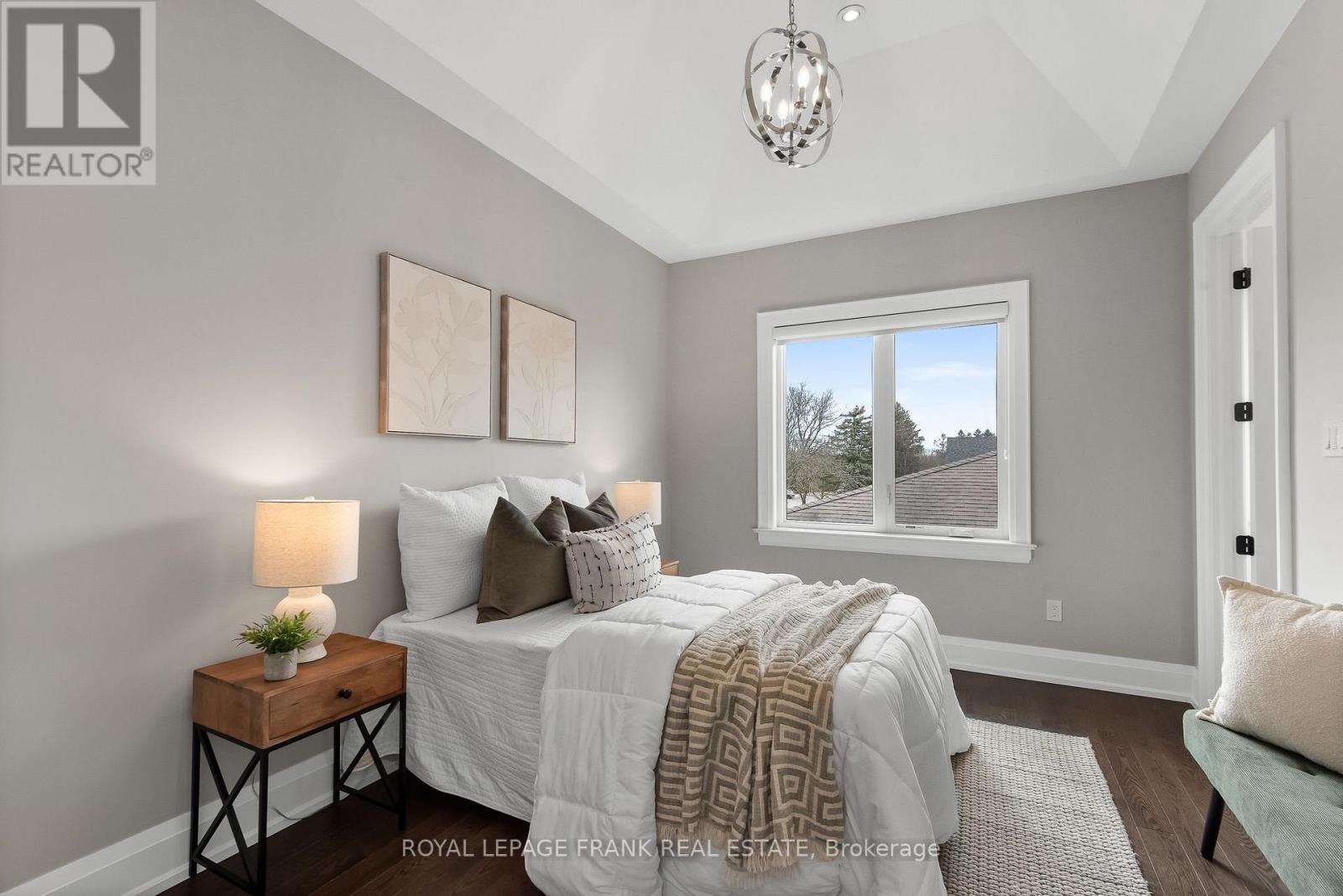 












52 WOOTTEN WAY N

,
Markham (Markham Village),




Ontario
L3P2Y4

