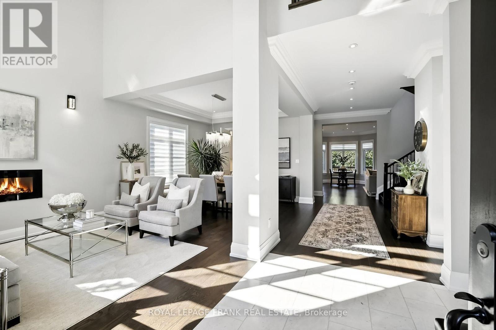 












52 WOOTTEN WAY N

,
Markham (Markham Village),




Ontario
L3P2Y4

