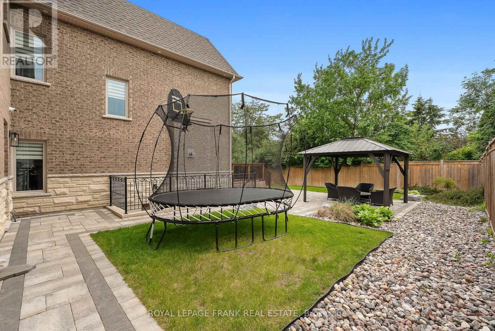 












52 WOOTTEN WAY N

,
Markham (Markham Village),




Ontario
L3P2Y4

