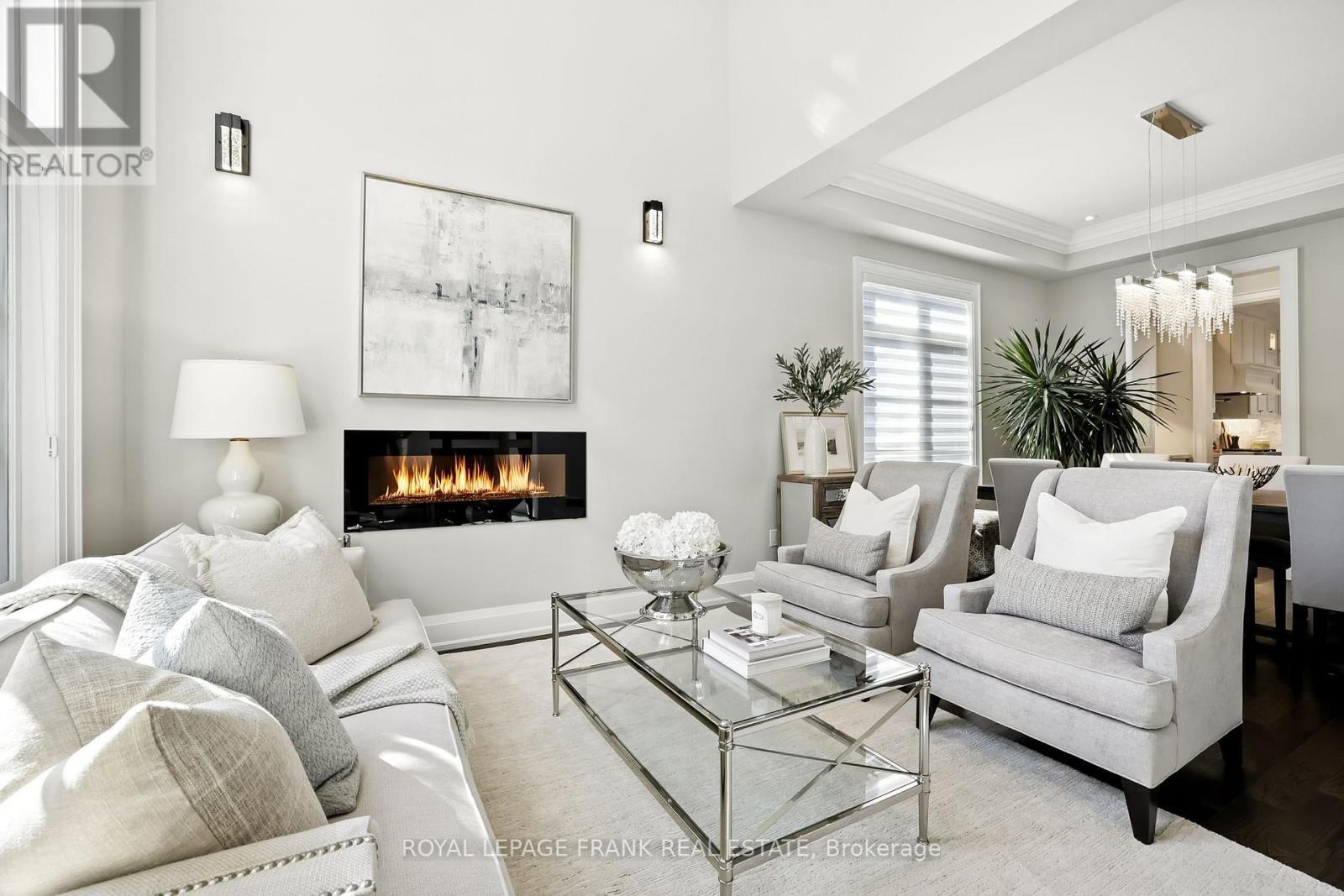 












52 WOOTTEN WAY N

,
Markham (Markham Village),




Ontario
L3P2Y4

