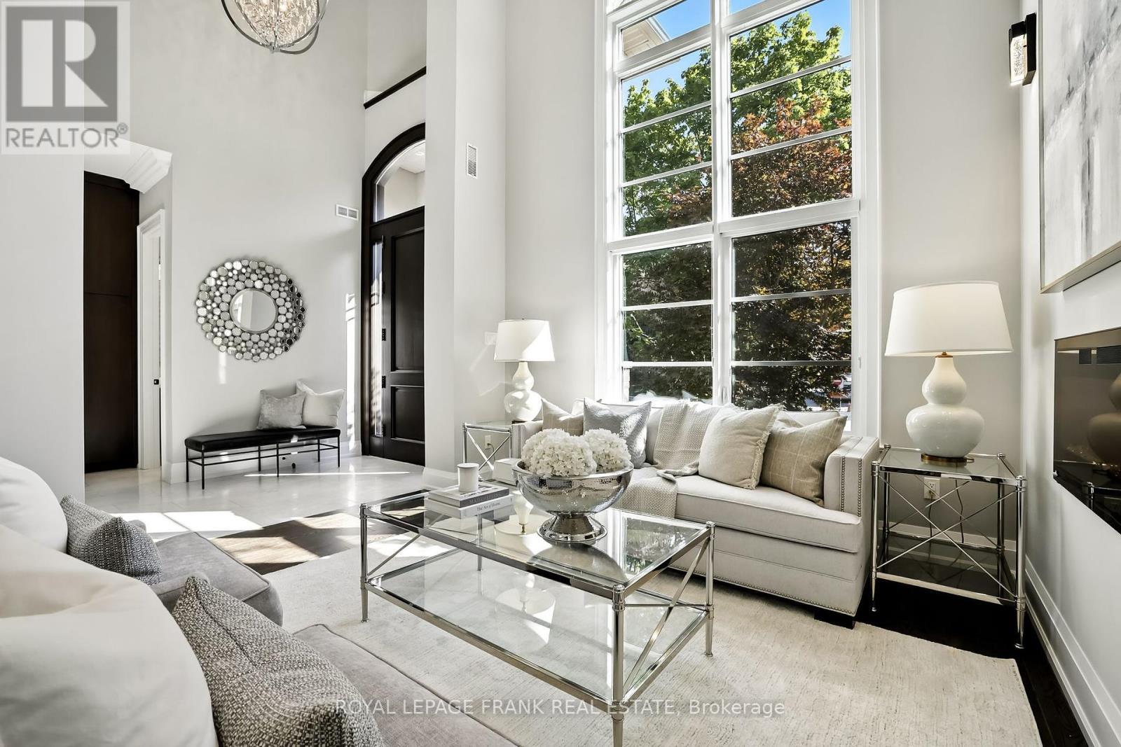 












52 WOOTTEN WAY N

,
Markham (Markham Village),




Ontario
L3P2Y4

