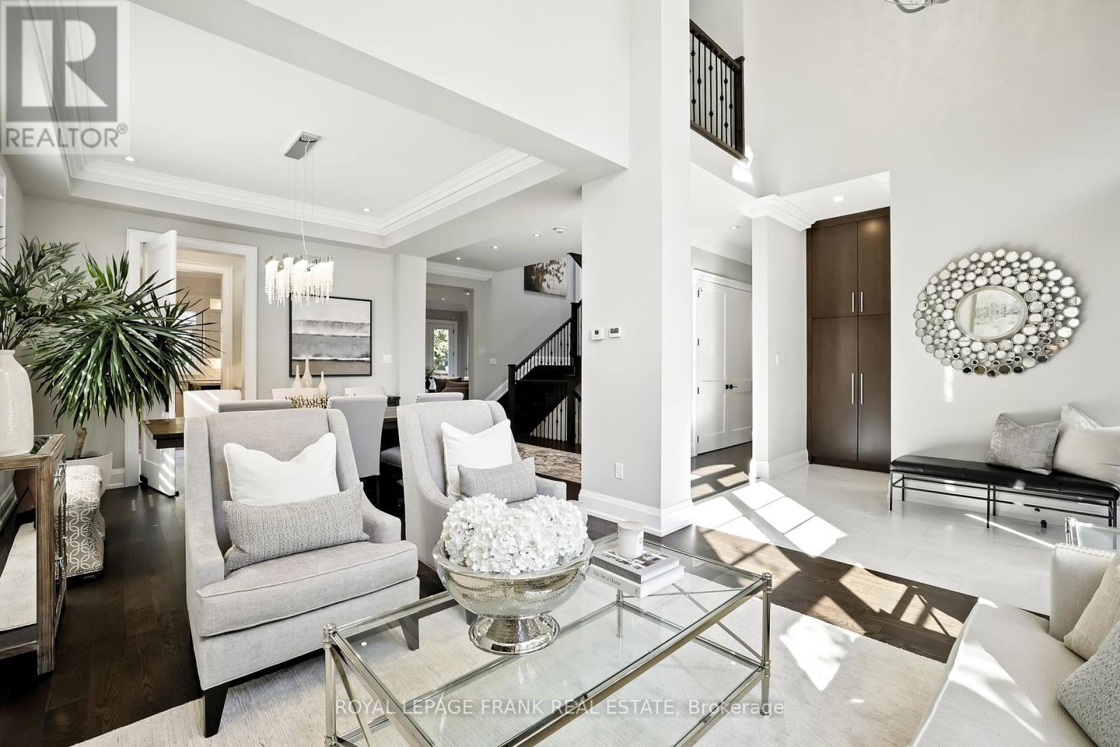 












52 WOOTTEN WAY N

,
Markham (Markham Village),




Ontario
L3P2Y4

