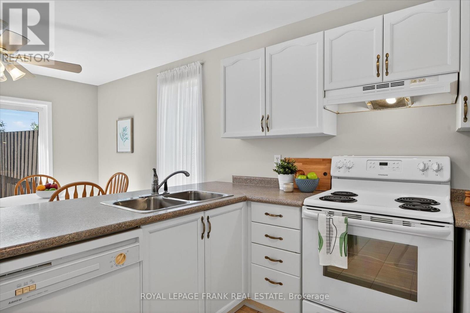 












3075 WESTRIDGE BOULEVARD

,
Peterborough (Monaghan Ward 2),




Ontario
K9K2K5

