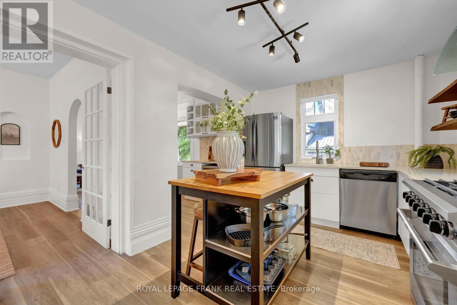 












18 NASSAU STREET

,
Selwyn,




Ontario
K0L2H0

