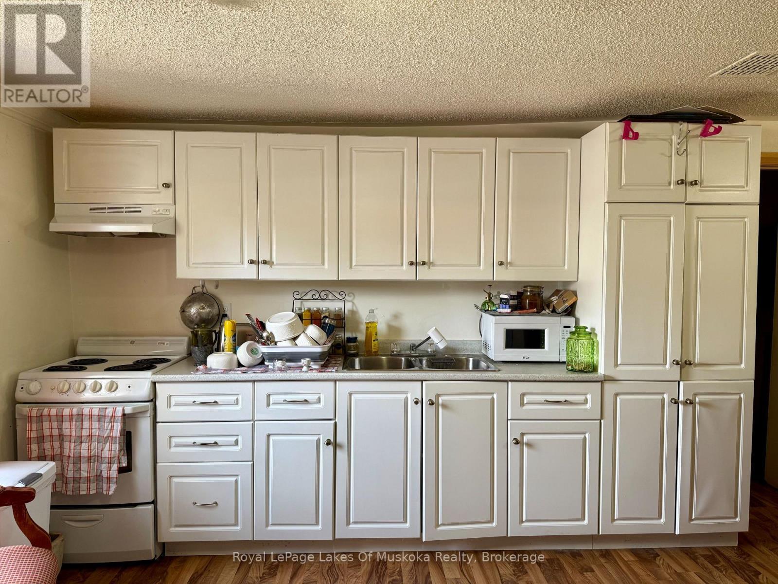 












16 BARBARA STREET

,
Perry (Novar),




Ontario
P0A1R0

