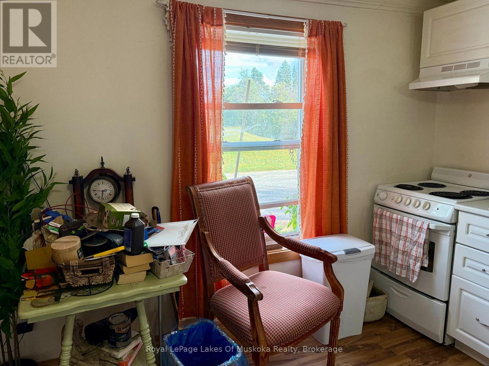 












16 BARBARA STREET

,
Perry (Novar),




Ontario
P0A1R0

