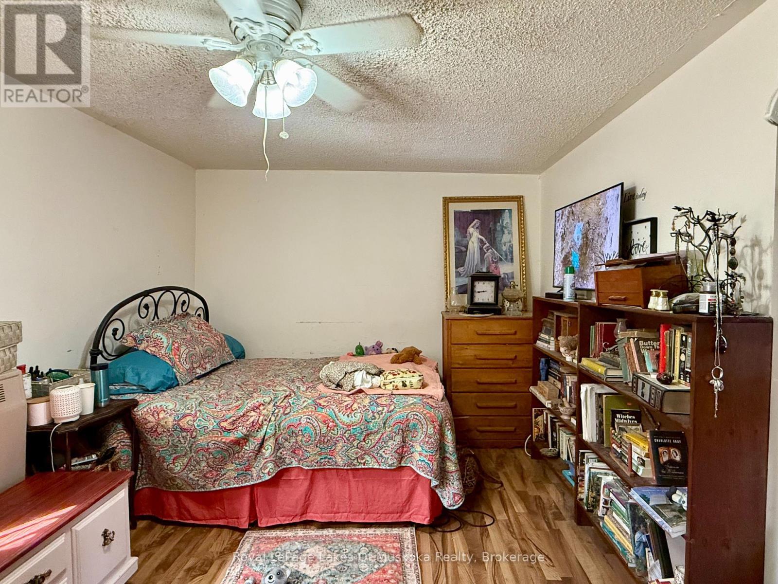 












16 BARBARA STREET

,
Perry (Novar),




Ontario
P0A1R0

