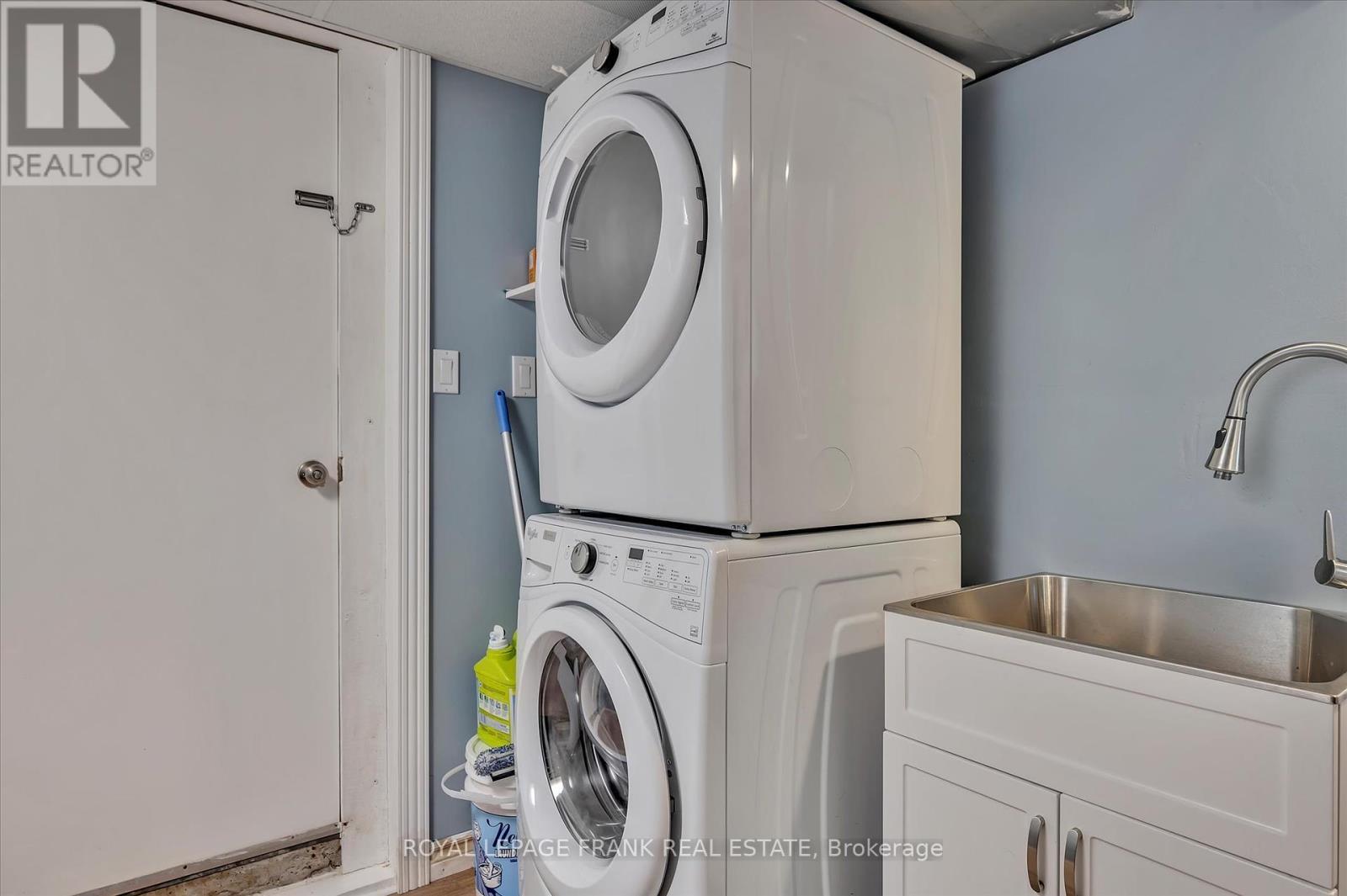 












1296 CARTIER BOULEVARD

,
Peterborough (Northcrest Ward 5),




Ontario
K9H6S1

