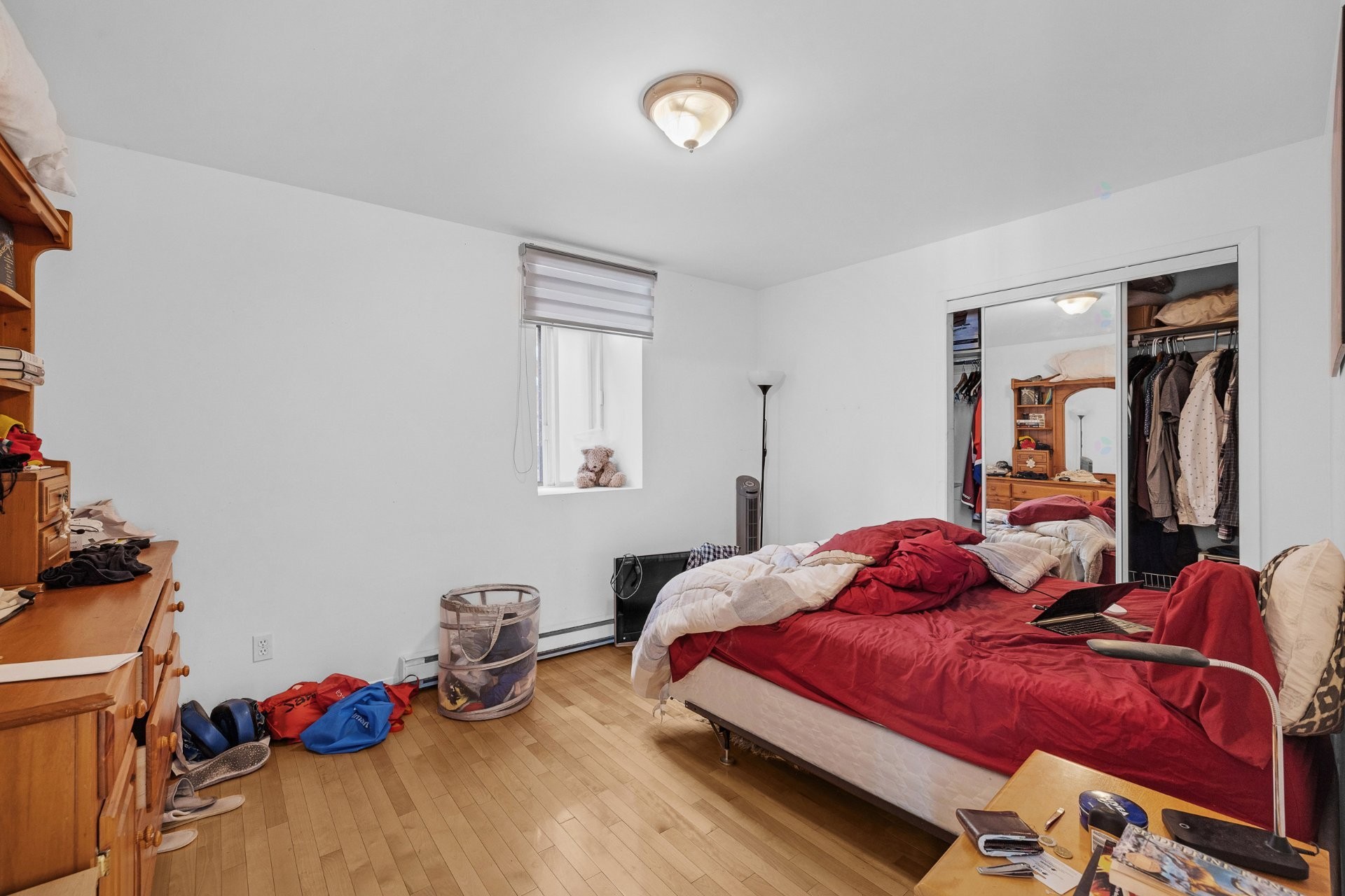 









2071

 - 2075


Boul. St-Laurent

,
Montréal (Ville-Marie),




QC
H2X2T3

