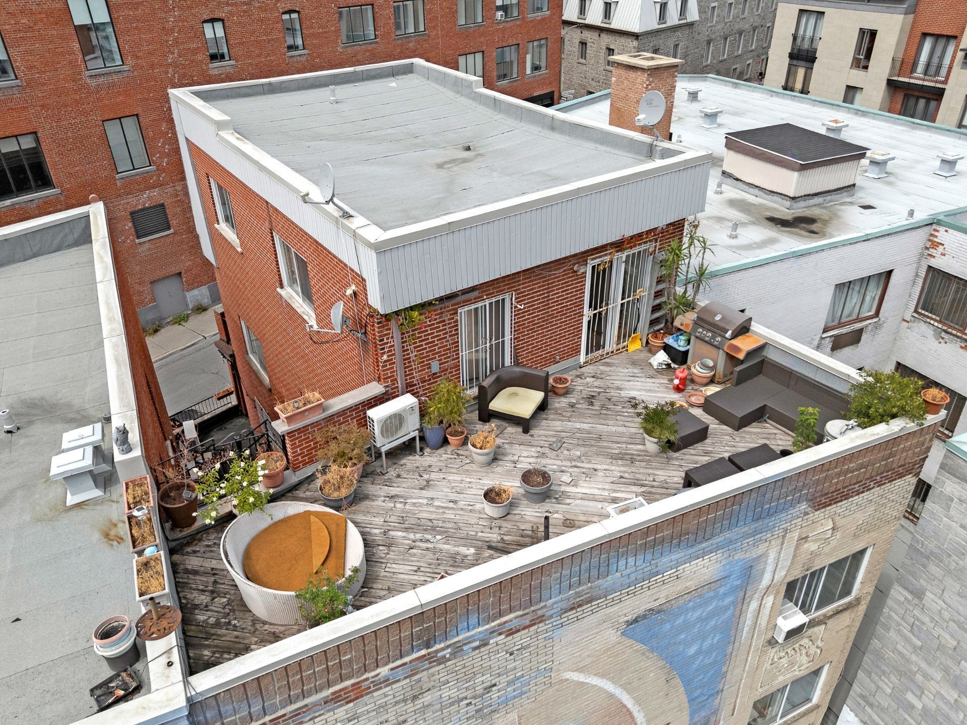 









2071

 - 2075


Boul. St-Laurent

,
Montréal (Ville-Marie),




QC
H2X2T3

