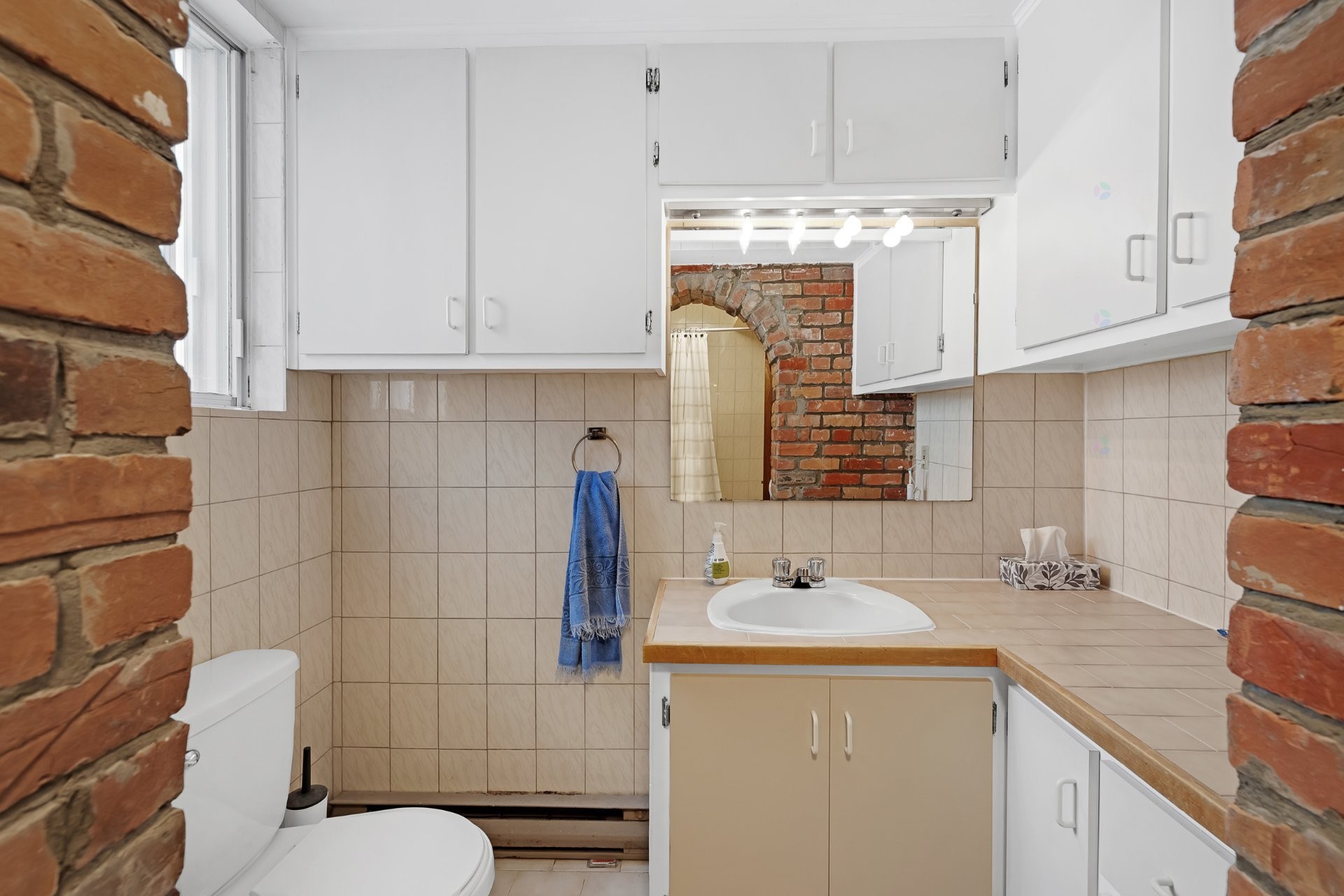 









2071

 - 2075


Boul. St-Laurent

,
Montréal (Ville-Marie),




QC
H2X2T3

