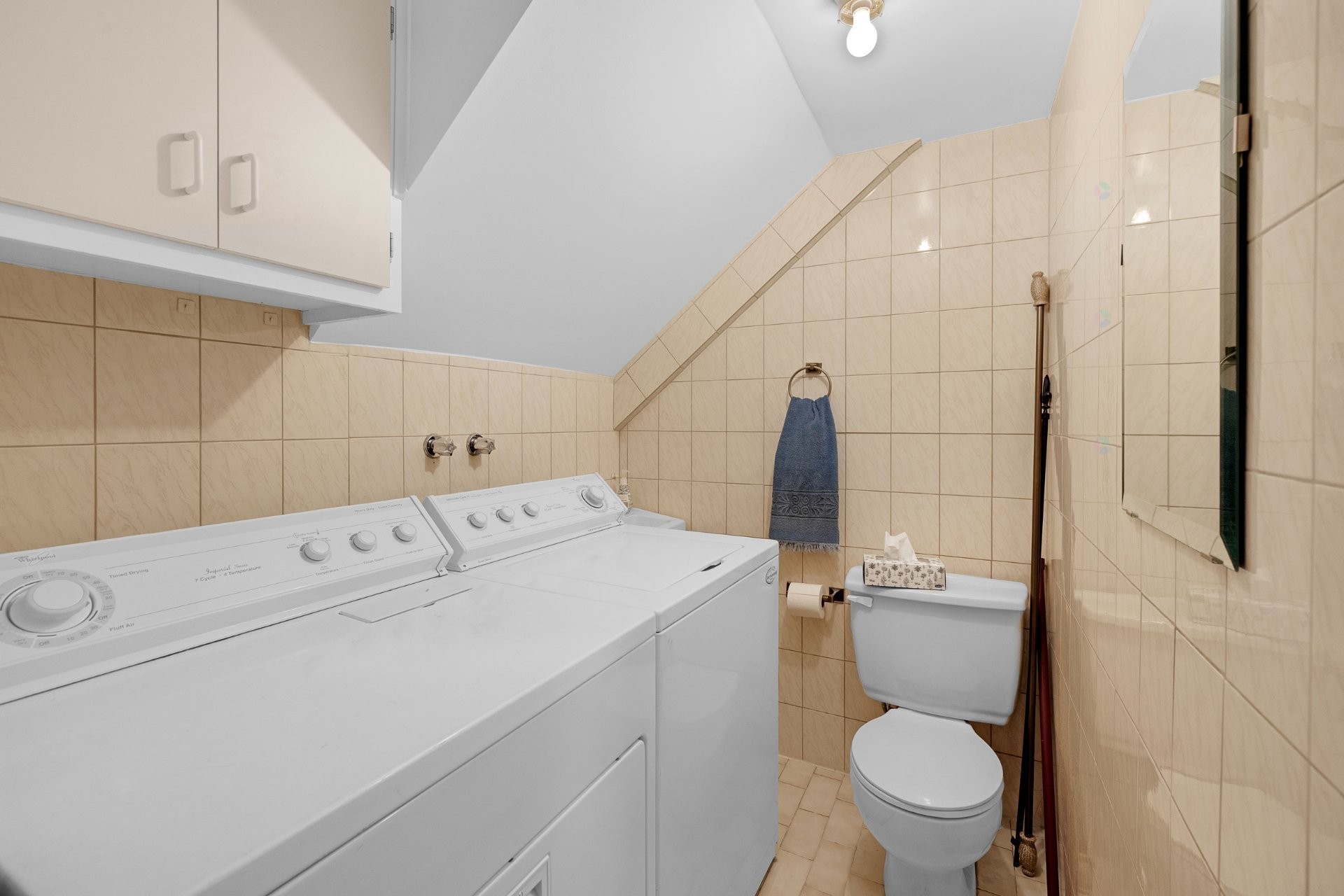 









2071

 - 2075


Boul. St-Laurent

,
Montréal (Ville-Marie),




QC
H2X2T3

