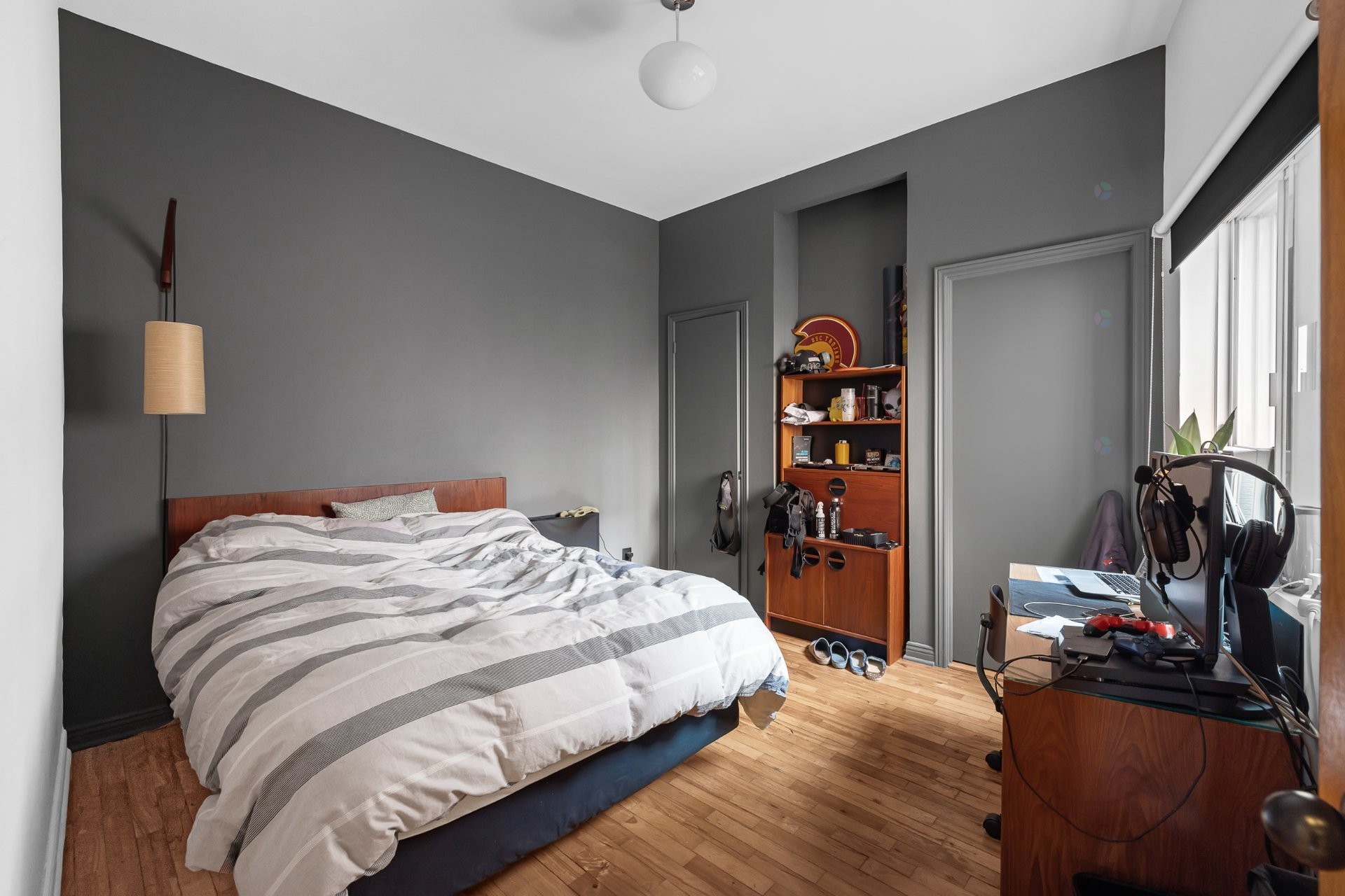 









2071

 - 2075


Boul. St-Laurent

,
Montréal (Ville-Marie),




QC
H2X2T3

